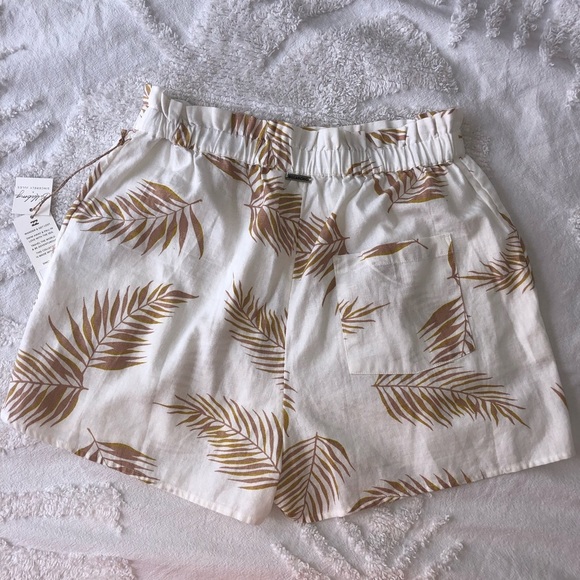 Sincerely Jules x Billabong Fake Love Short 🌴 - Picture 8 of 9